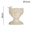 Figura de Mujer de Resina